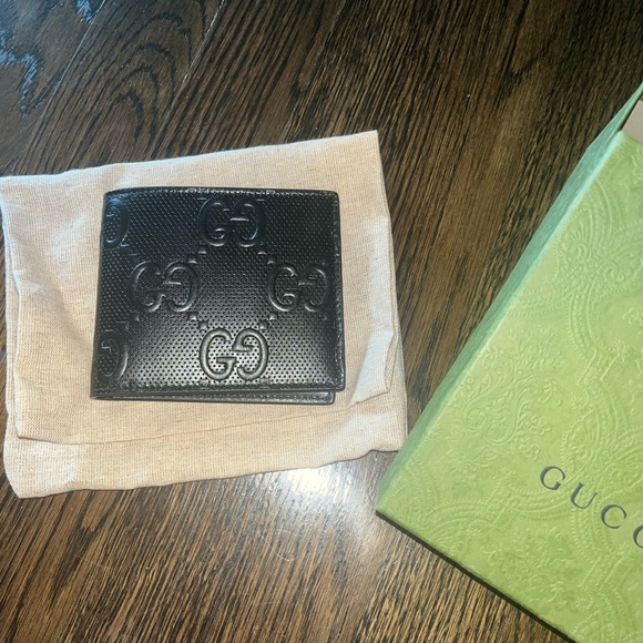 GG EMBOSSED BI-FOLD WALLET New in box - Picture 11 of 12